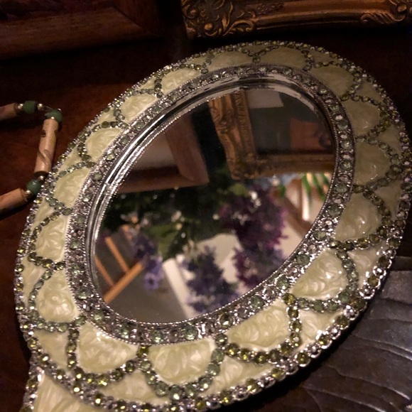 Gorgeous Enamel and Crystal Handy Makeup Mirror - Picture 6 of 8